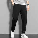 The Jogger I // Ribbed Cuff + Sporty Fit // Black (XL)