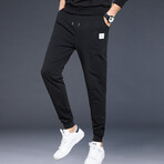 The Jogger // Ribbed Cuff + Sporty Fit // Black (L)
