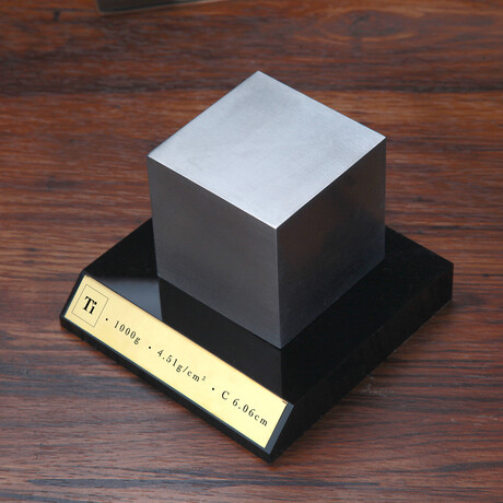 KILO Titanium Cube + Base