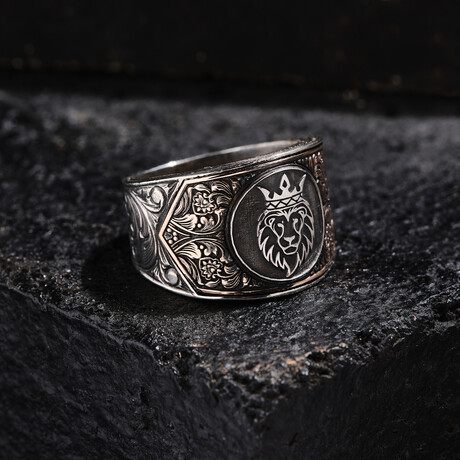 Leon King Silver Ring // Oxidized Silver (9)