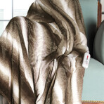 Faux Fur Heated Throw 50" X 60" // Brown + White