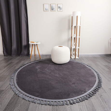 Round Tassel Rug // Anthracite (3.9' x 3.9')