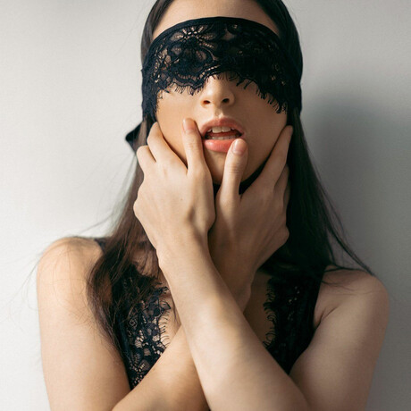 Malia Lace Blindfold // Black (OS)