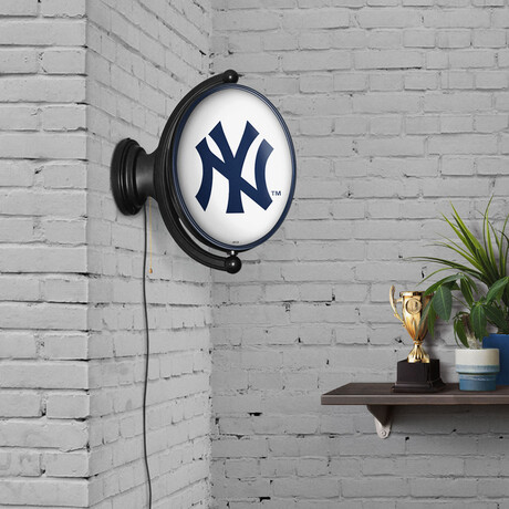 New York Yankees // Oval Rotating Lighted Wall Sign (Oval White)