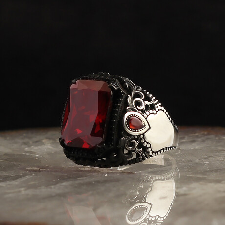 Garnet Stone V2 // Silver + Red (6.5)