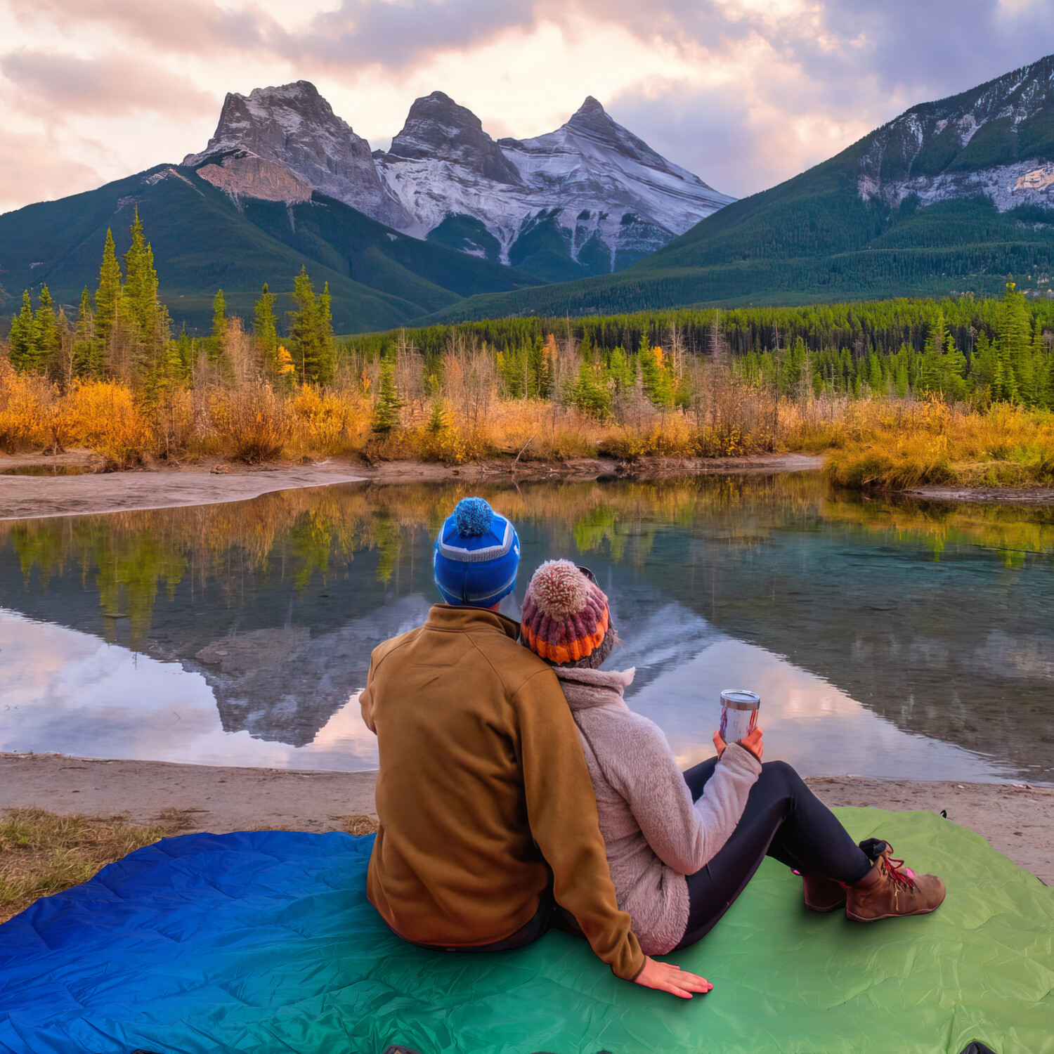 Packable Camping Blanket // Cool Gradient Vivzone Camping Blanket