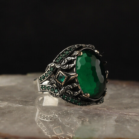 925 Sterling Silver Emerald Stone Ring // V2 (6.5)