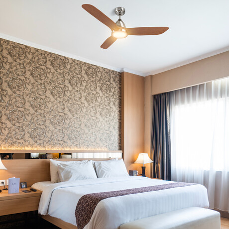 Garrick 52" 3-Blade Smart Ceiling Fan + Led Light Kit // Silver + Red Wood