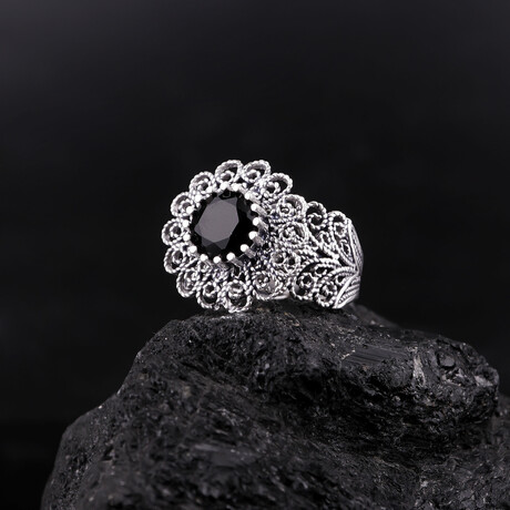 Cute Flower Ring with Onyx (3.5)