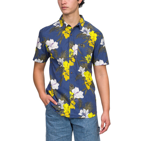 Toobs Short Sleeve Button Up Shirt // Blue Indigo (S)