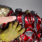 The Hulk vs Hulkbuster Maquette