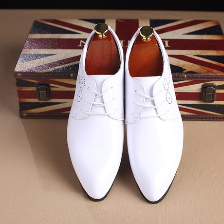 Perforated Oxford // White (Euro: 40)