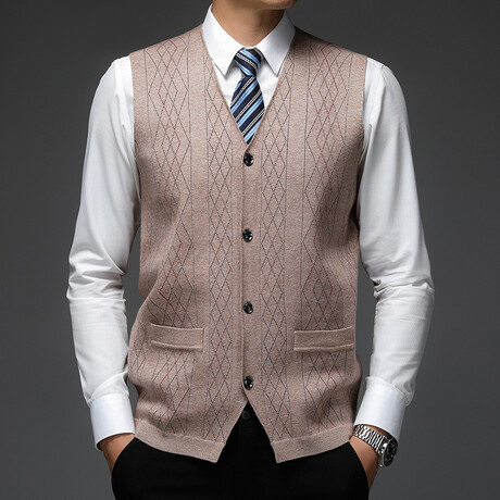 Argyle Texture Cardigan V-Neck Sweater Vest // Tan (XS)