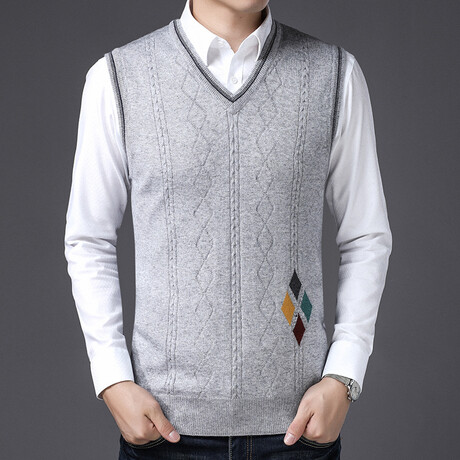 Argyle Accent V-Neck Sweater Vest // Light Gray (XS)