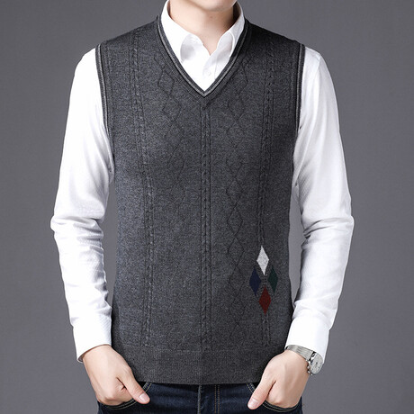 Argyle Accent V-Neck Sweater Vest // Dark Gray (L)