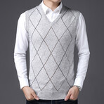 Argyle Lines V-Neck Sweater Vest // Light Gray (L)