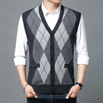Argyle Cardigan V-Neck Sweater Vest + Pockets // Dark Gray (L)