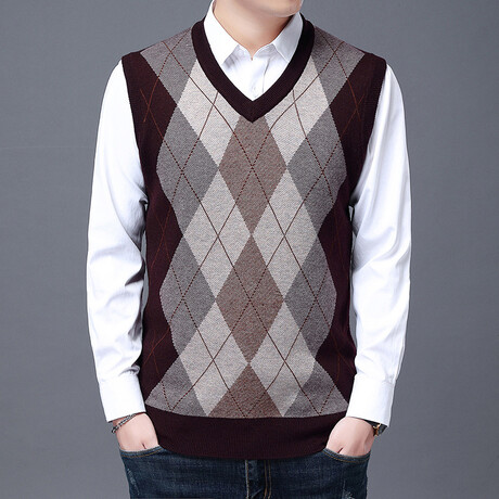 Argyle V-Neck Sweater Vest // Dark Brown (XS)