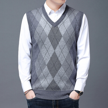 Argyle V-Neck Sweater Vest // Light Gray (XS)