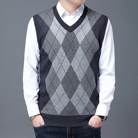 Argyle Cardigan V-Neck Sweater Vest // Gray (L)
