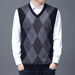 Argyle Cardigan V-Neck Sweater Vest + Pockets // Dark Gray (M)