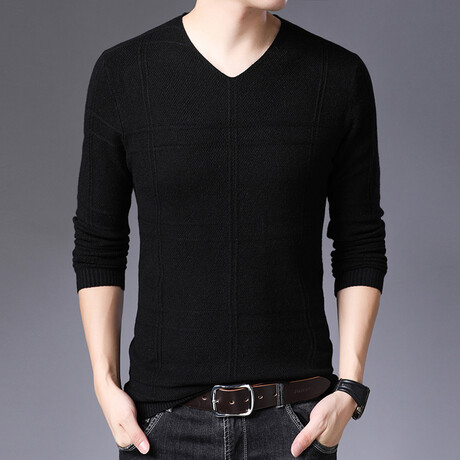 AVNS-22 // V-Neck Sweaters // Black (L)