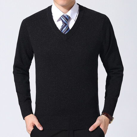 AVNS-13 // V-Neck Sweaters // Black (XS)