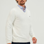 Contrast Logo V-Neck Sweater // Ecru (S)