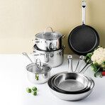 Essentials Comfort // 7" Stainless Steel Covered Casserole // 2.3qt