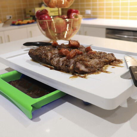 Karving King Deluxe Dripless Cutting Board 2 In 1 System With Digital Meat Thermometer // Green