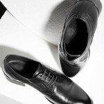 Classic Oxford // Black (Euro: 42)