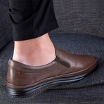 Men's Genuine Leather Slip On Casual Shoes // Brown (Euro: 43)