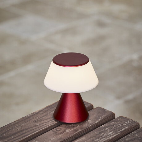 Luma // M // Dark Red (Dark Red)