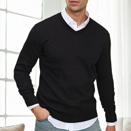 V-Neck Sweater // Black (S)