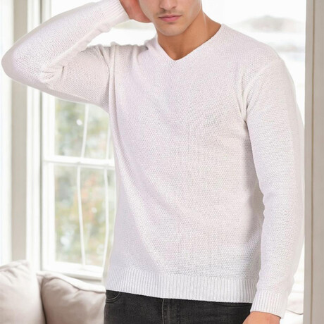 V-Neck Sweater // White (M)