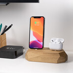 Dual Dock // Oak (2 x Lightning)