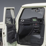 Suzuki Jimny (JB74), Pure White Metallic