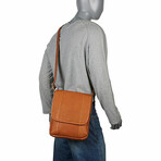 Aniano Small Messenger (Brown)