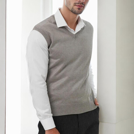 V-Neck Knit Sweater // Light Gray (M)