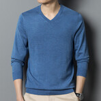 Solid V-Neck Pullover // Light Blue (L)
