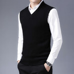 V-Neck Solid Vest // Black (L)