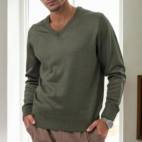 V-Neck Knitted Sweater // Green (M)