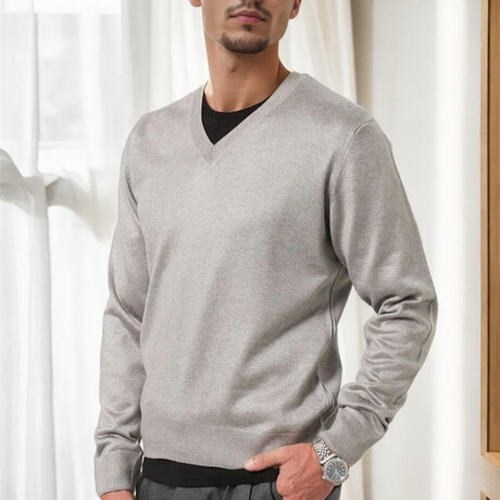 V-Neck Knitted Sweater // Light Gray (M)