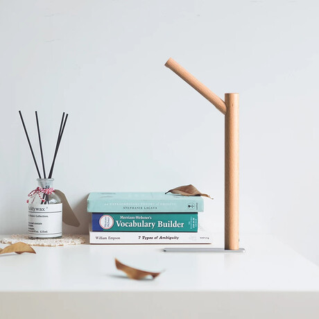 Nordic Solid Wood Eye Protecting Lamp with Magnetic Base (Natural)