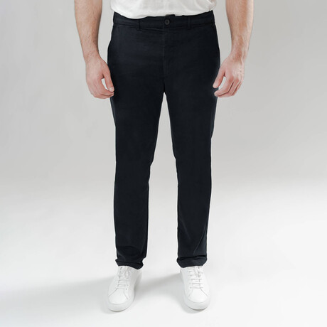 Black UltraFlex Slim Chino // Black (30/30)