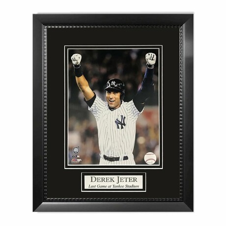 Derek Jeter // New York Yankees // Unsigned Photo + Framed