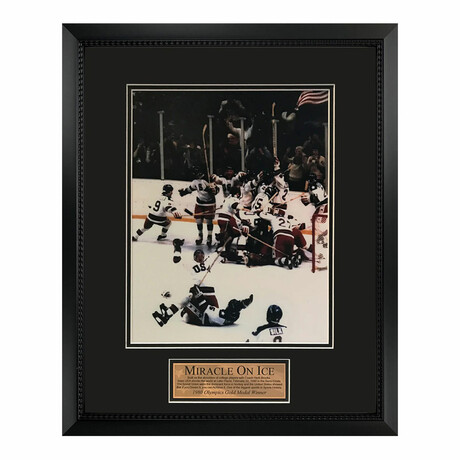 Miracle On Ice // 1980 Olympic USA Hockey Team // Unsigned 16x20 Photo + Framed