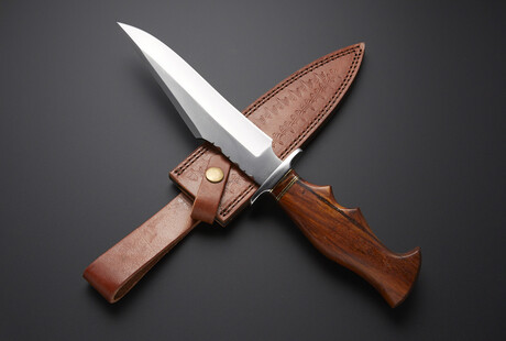 Artfully Handcrafted Hunting Knives