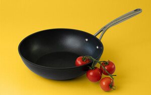 Frying Pan Meets Wok? It's Frök!