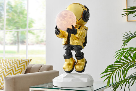 Dramatic Astronaut Sculptures